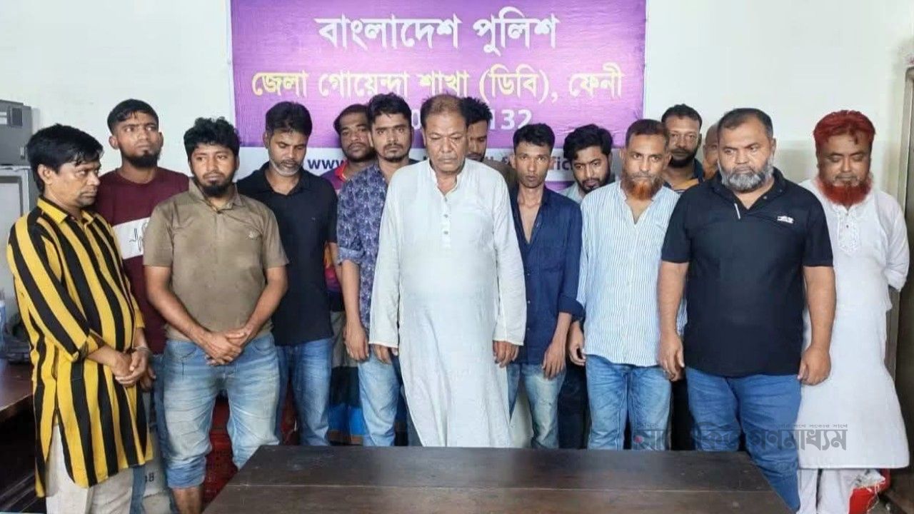 ফেনীতে জুয়ার আসার থেকে ১৫ জুয়াড়িকে গ্রেপ্তার করেছে পুলিশ 